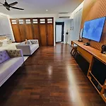 The Palm Suite At Lava Mansion